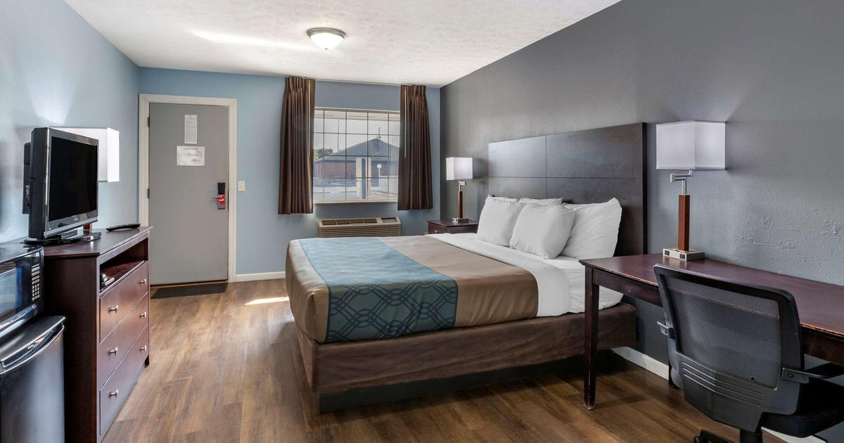 Econo Lodge Inn & Suites South $63. Sandusky Hotel Deals & Reviews - KAYAK