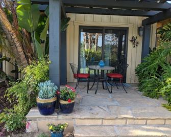 Tropical Getaway w/Patio Entrance #1 - Santa Barbara - Patio