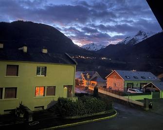 Appartement Cocoon avec jardin et vue montagne - Laruns - Bâtiment