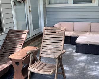 Marsh Front Home with Deep Water Dock on White Chimney River-Shellman Bluff. - Townsend - Balcón