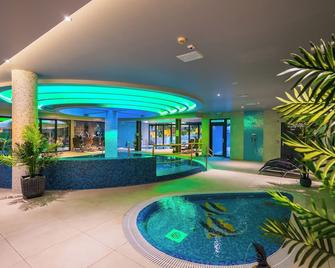 Sungarden Wellness Hotel Siófok - Siófok - Pool