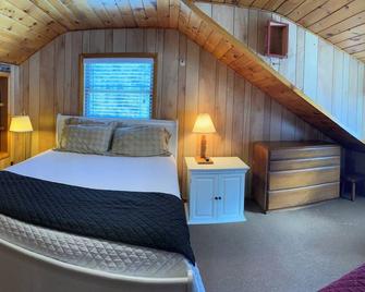 Cozy Upstate Adirondack Cottage Getaway - Warrensburg - Habitación