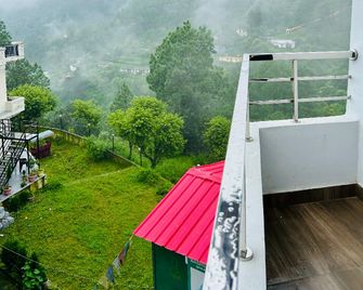 Green Valley Hotel - Lansdowne - Balcón