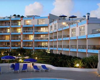 Cozy 1-BR Balcony apartment in brilliant Maho Beach AC, pool and fitness club. - Simpson Bay - Building