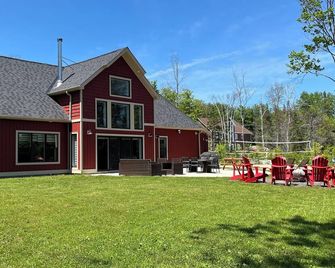Brand New Luxury Cottage on Deer Lake near South River / Parry Sound District - Nipissing - Building