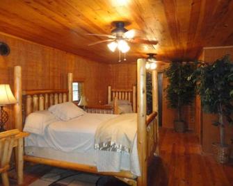 Guest House with acreage to explore. - Lincoln City - Bedroom