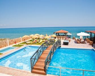 Ekavi Hotel - Sfakaki - Pool