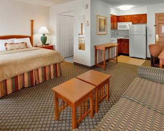 Studio Near Abe With Free 24h Airport Shuttle | Shared Hot Tub Access - Allentown - Bedroom