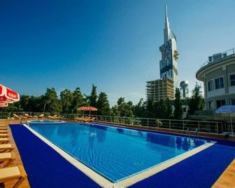 Hotel Intourist Palace Batumi - Batumi - Piscina