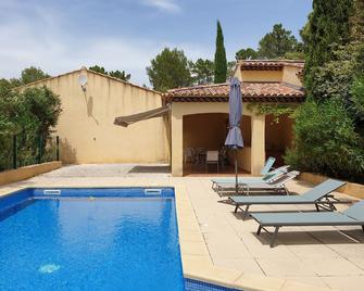 Villa with pool in Correns - ideal for vacations with family or friends - Correns - Zwembad