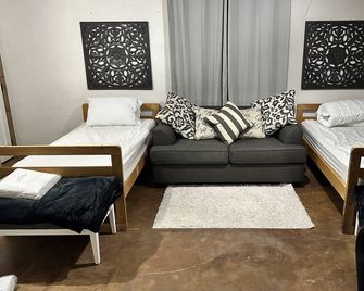 Quiet and cozy country home with mountain views in every direction. Sleeps 6 - Ranchos de Taos - Ložnice
