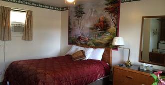 Holiday Motel - Orillia - Bedroom