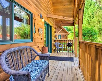 Pet-Friendly Warrens Cabin w/ Fire Pit! - Warrens - Balcony