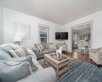 Relax at this charming, cozy DT hideaway - Pet friendly - Grand Junction - Living room