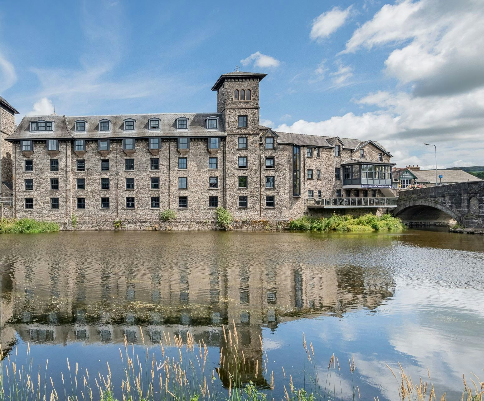 ذا ريفرسايد