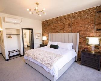 Speakeasy King Suite (Rm 2) - Nevada City - Bedroom