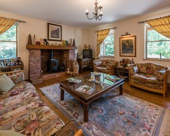 Severnside Bed & Breakfast - Malvern - Living room