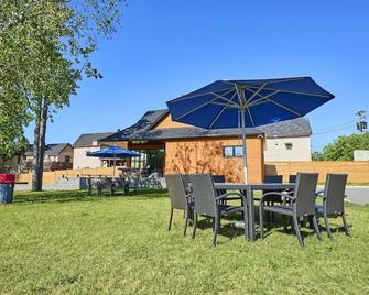 Wasaga Riverdocks Hotel Suites - Wasaga Beach - Binnenhof