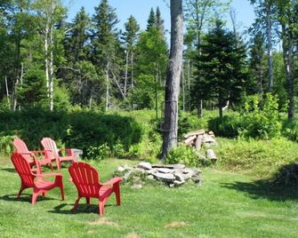 Cozy, Clean, Atv & Snowmobile Trail Access - Free Wifi - Pittsburg - Patio
