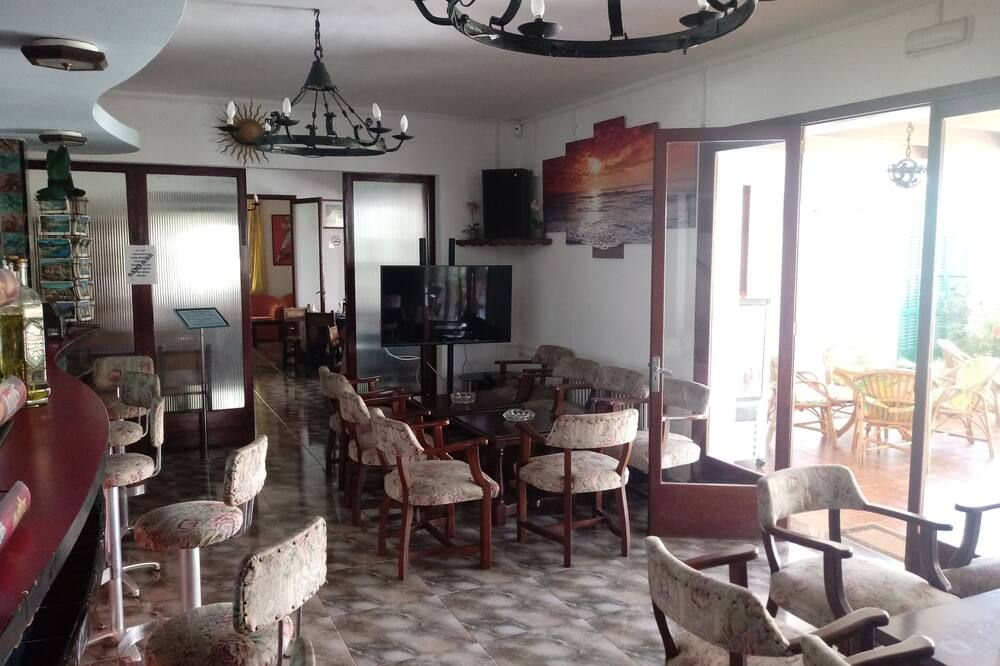 Oasis d'Or - كالا دي اور - مطعم