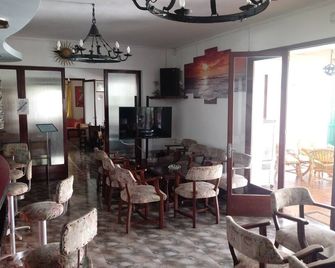 Oasis d'Or - كالا دي اور - مطعم