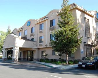 Pleasant Hill Inn - Pleasant Hill - Gebouw
