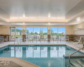 Fairfield Inn & Suites By Marriott Whitewater - Whitewater - Zwembad