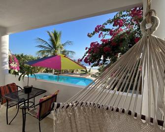 Beachfront Paradise Boutique Hotel - Tlachicón - Pool