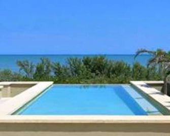 Stunning beach house with every amenity AND location! - Telchac Puerto - Pool