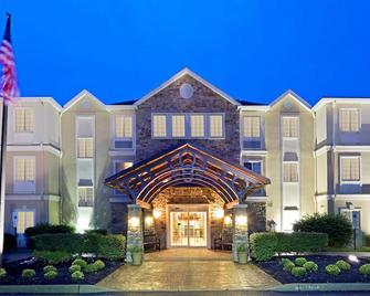 Studio w/ Kitchen | Free Breakfast Buffet.Pool - Cranbury - Building