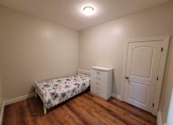 182 Heath st - Boston - Bedroom