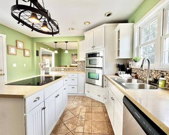 From the moment you step onto our huge, inviting front porch, you'll feel your stress melt away - Marion - Kitchen