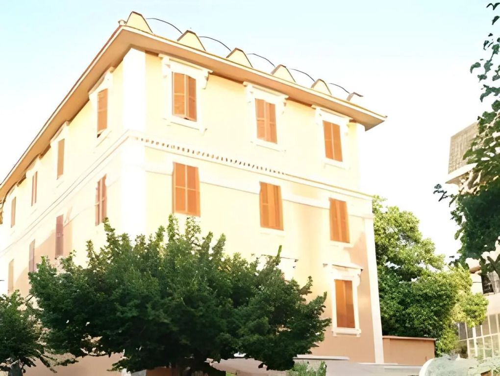 هوتل أيريس كريلون