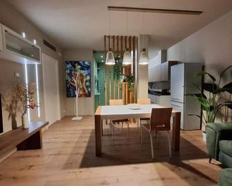 Dragosole Jesolo Luxe Stay - Lido di Jesolo - Dining room