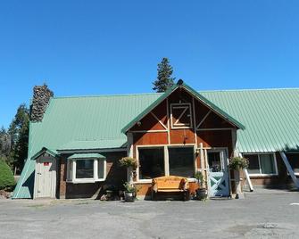 Eagle Crater Lake Inn - Chemult - Building
