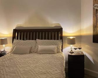 Scottish stunning home stay with free parking and pet friendly - Perth - Bedroom