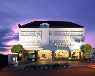 D'Senopati Malioboro Grand Hotel - Yogyakarta - Building