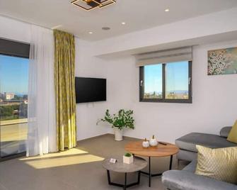 Antheon Apartment 2 - Agios Nikolaos - Olohuone