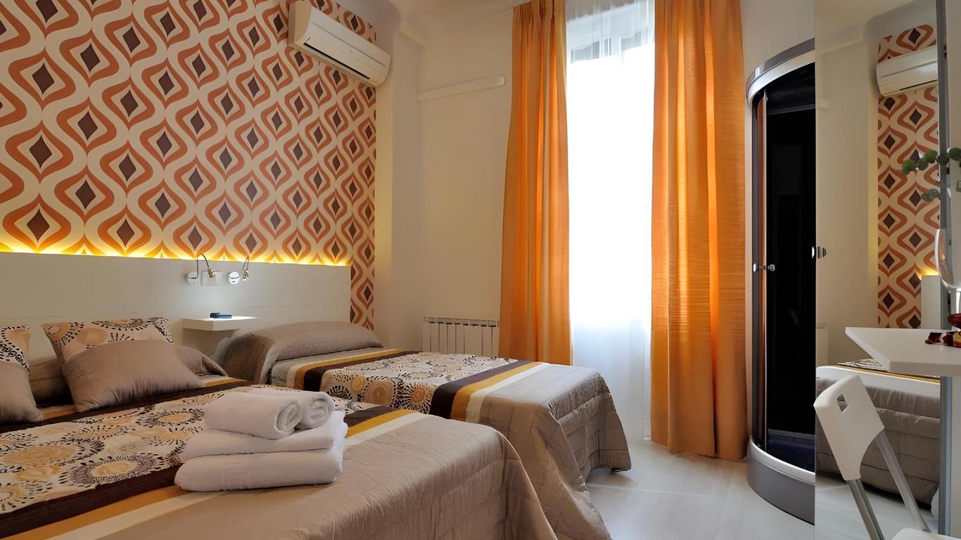 Hostal Far Home Plaza Mayor