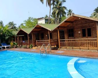Cozy wooden huts/cottages on edge of Arambol Beach - Arambol - Pool