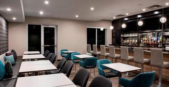 Fairfield Inn & Suites by Marriott Winnipeg - Γουίνιπεγκ - Bar