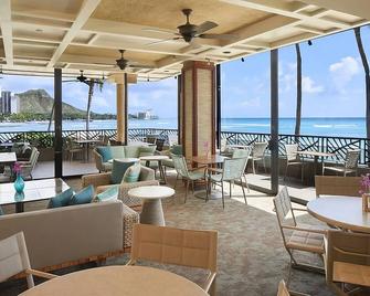 Escape to Paradise! 2 Serene Units, Pool, 3 Restaurants, Right on Beach! - Honolulu - Restaurant