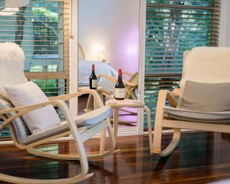Shambala Eco Retreat - North Tamborine - Living room