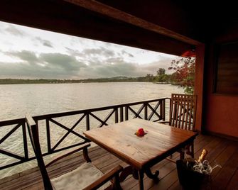 Sunset Bungalows Resort - Port Vila - Balcón