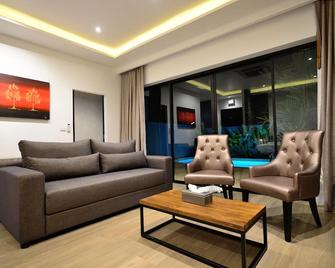 Pumeria Resort Phuket - Choeng Thale - Living room