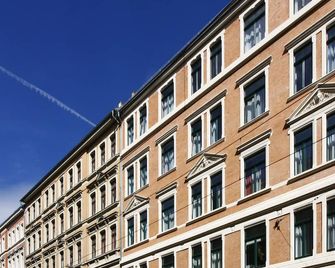 Space Hotel im Campus der JvP Schule - Leipzig - Edifício
