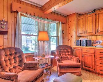 Walk to River! Its A Wonderful Life Cottage - Bellevue - Sala de estar