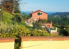 Natura villa with panoramic view - Spotorno - Vista esterna