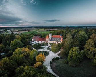 Romantik Hotel Schloss Hohenstein - Ahorn - Вигляд зовні