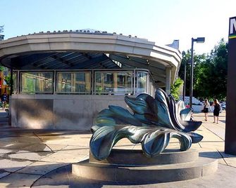 'No Contact' Studio w/ Own Entrance & Free Parking close metro bus downtown - Washington - Bangunan